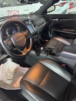 کرایسلەر 300